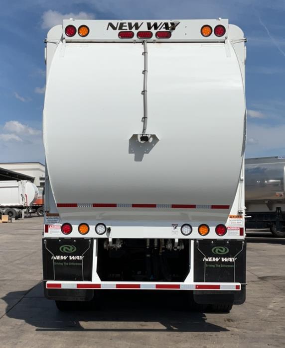 2025 Peterbilt 520-4