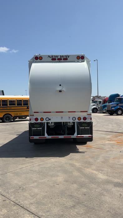 2025 Peterbilt 520-4