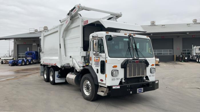 2025 Peterbilt 520-0