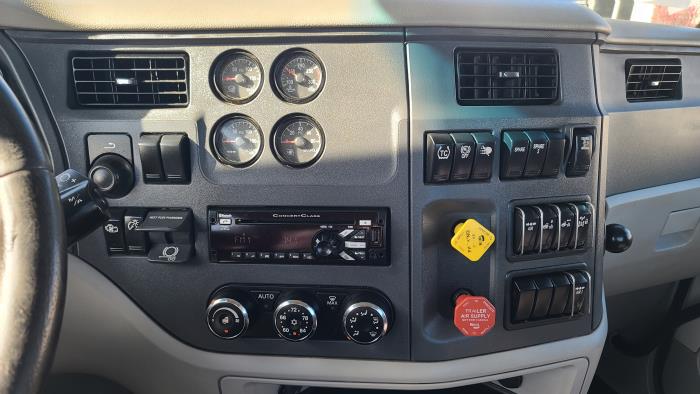 2020 Peterbilt 579-17