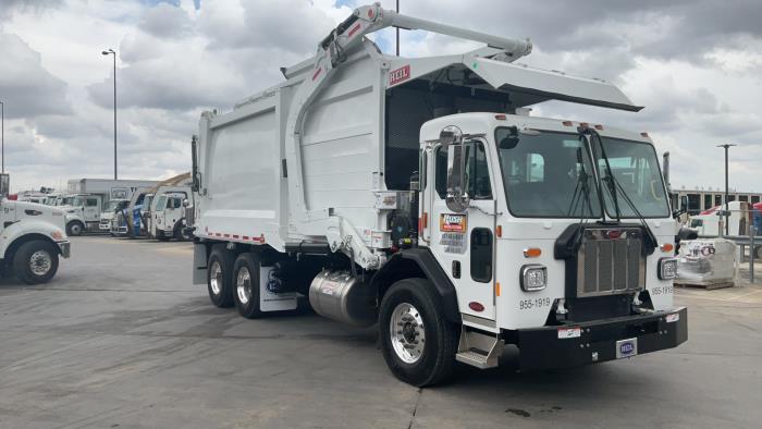 2025 Peterbilt 520-0