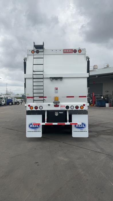 2025 Peterbilt 520-4