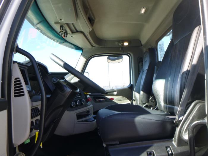 2023 Peterbilt 567-14