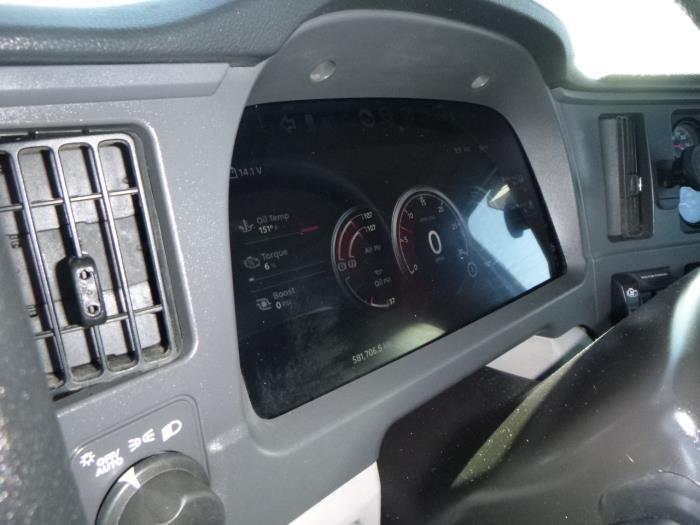 2023 Peterbilt 567-18