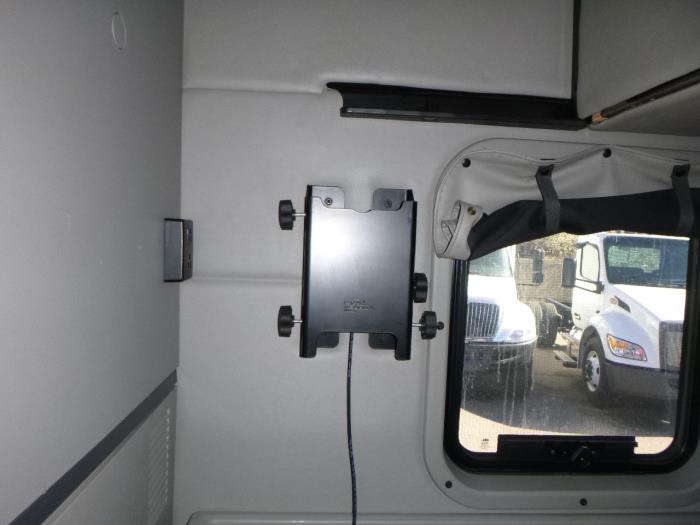 2021 Peterbilt 579-32