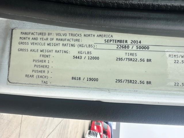 2015 Volvo VNL64T300-8