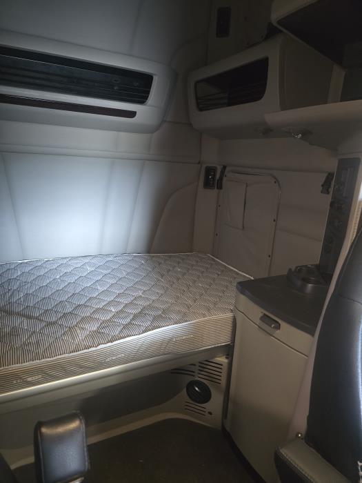 2022 Peterbilt 579-5