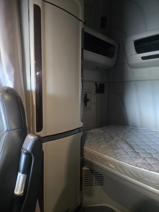 2022 Peterbilt 579-6