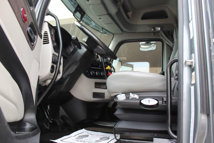 2025 Peterbilt 567-8