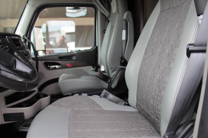 2025 Peterbilt 567-9