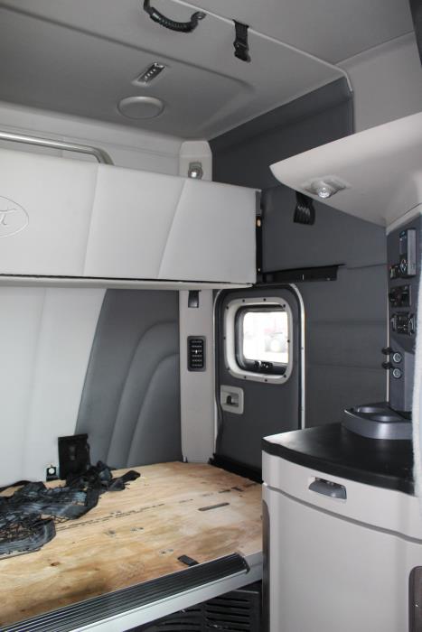 2025 Peterbilt 567-14