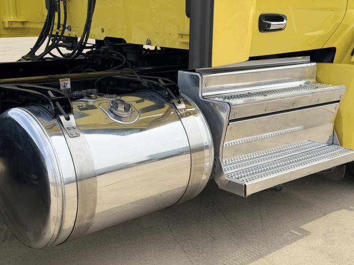 2022 Peterbilt 579-15