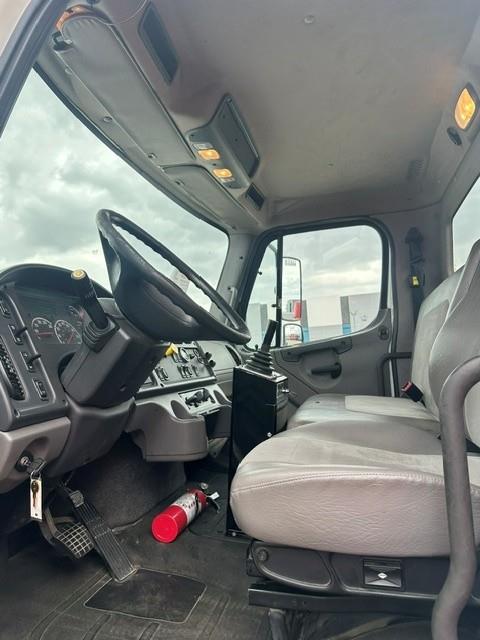 2018 Freightliner Business Class M2 106-6