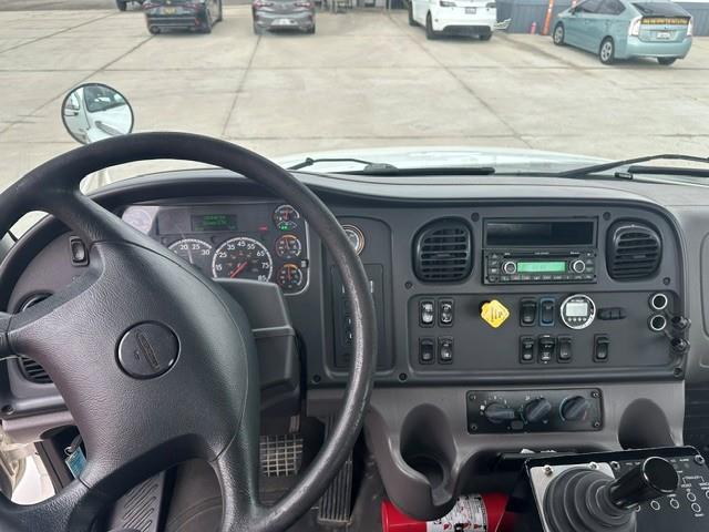 2018 Freightliner Business Class M2 106-8