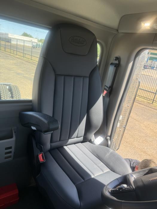 2027 Peterbilt 567 - image 10