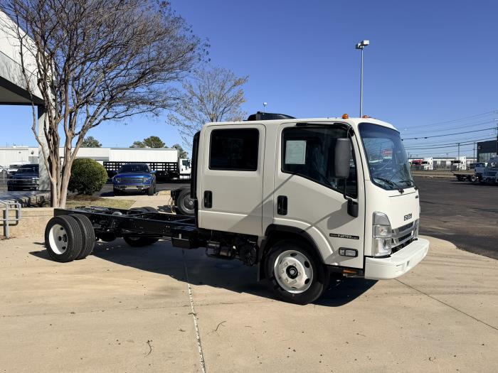 2027 Isuzu NPR-HD-8