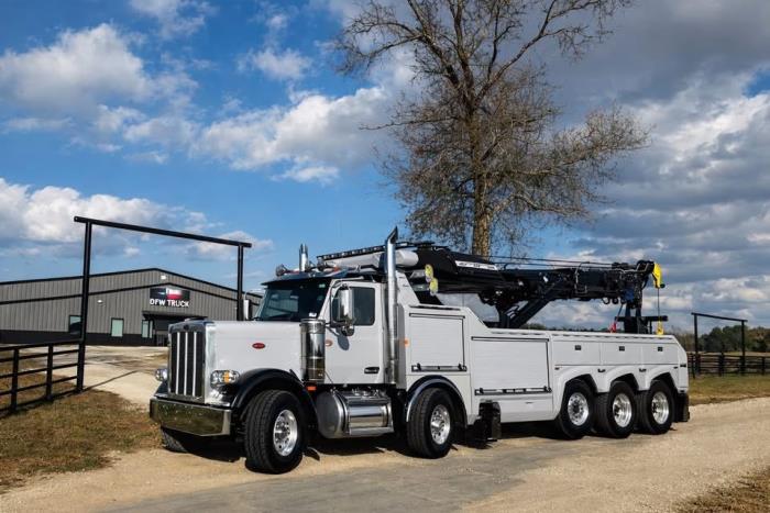 2025 Peterbilt 589-2