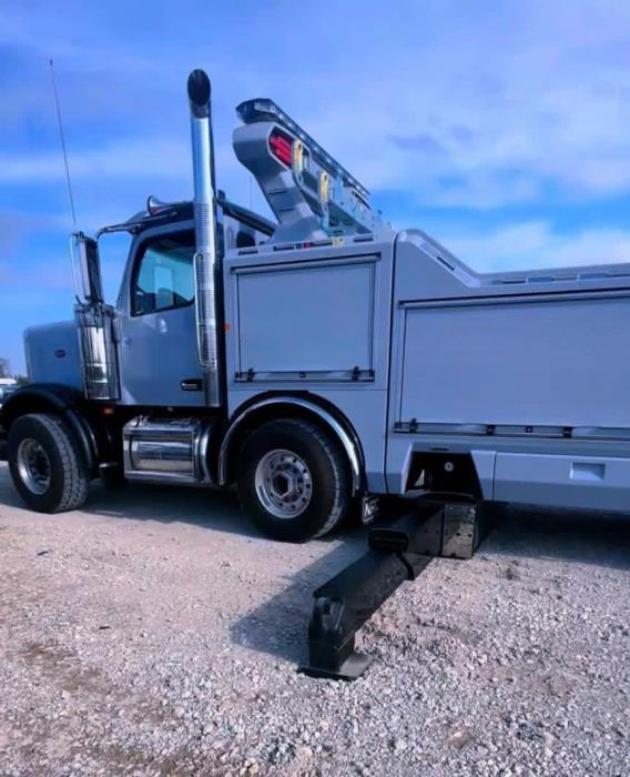 2025 Peterbilt 589-4