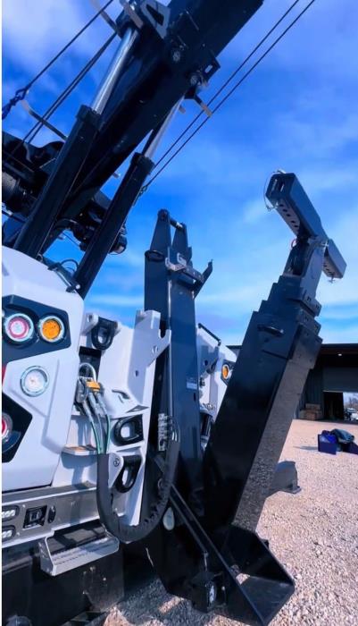 2025 Peterbilt 589-5