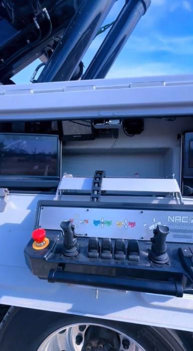 2025 Peterbilt 589-8