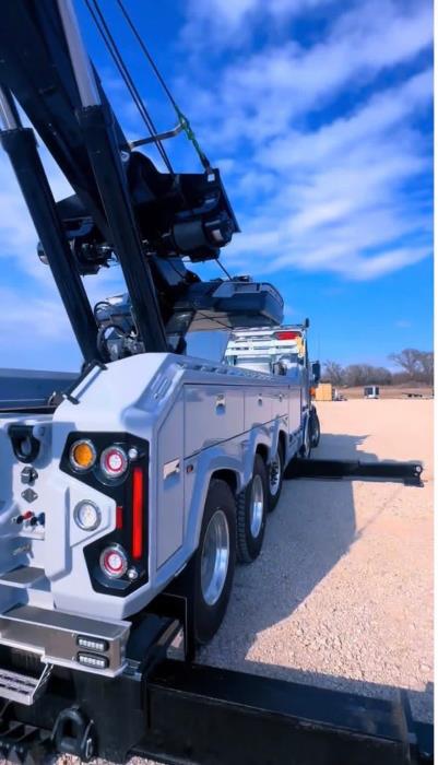 2025 Peterbilt 589-9