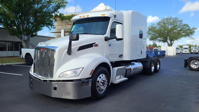 2022 Peterbilt 579-2