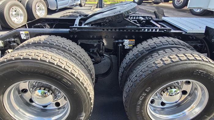 2022 Peterbilt 579-8