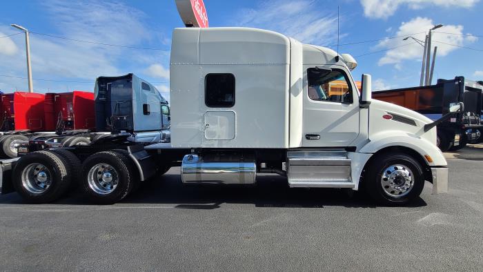2022 Peterbilt 579-9