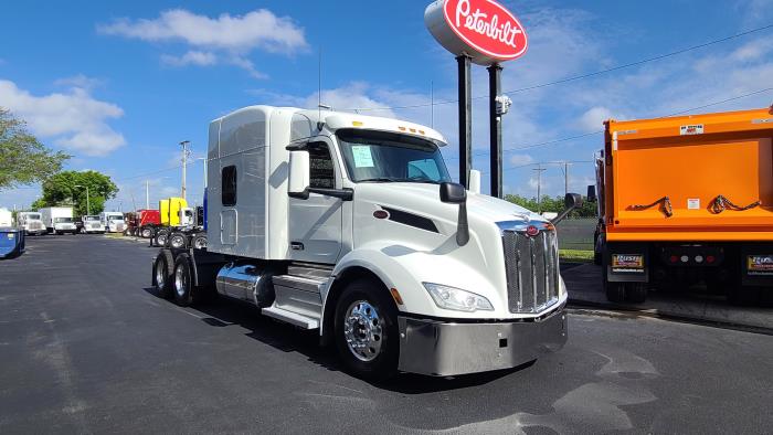 2022 Peterbilt 579-0