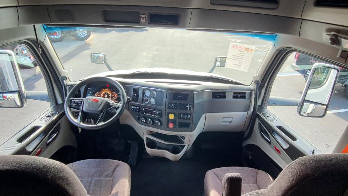 2022 Peterbilt 579-15