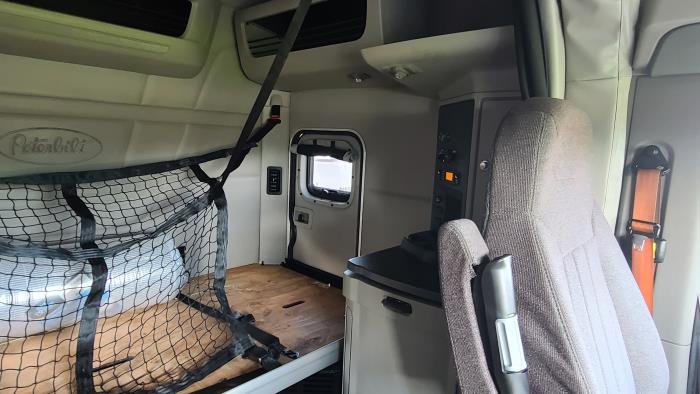 2022 Peterbilt 579-17
