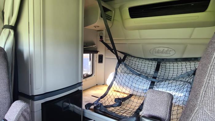 2022 Peterbilt 579-18