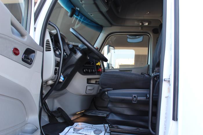 2022 Peterbilt 579-8