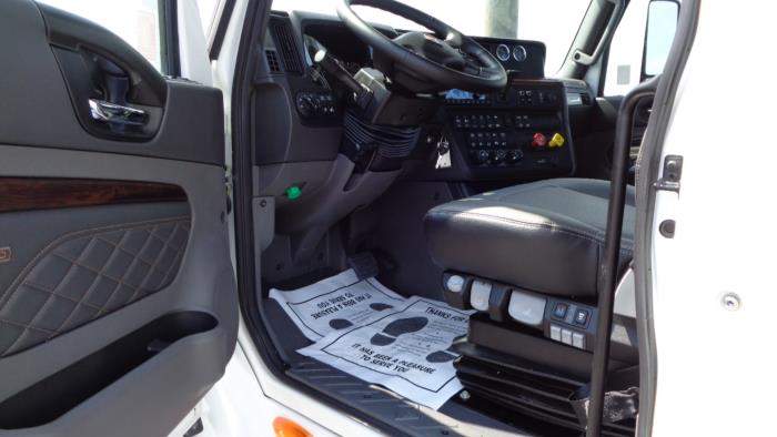 2026 International LT - image 10