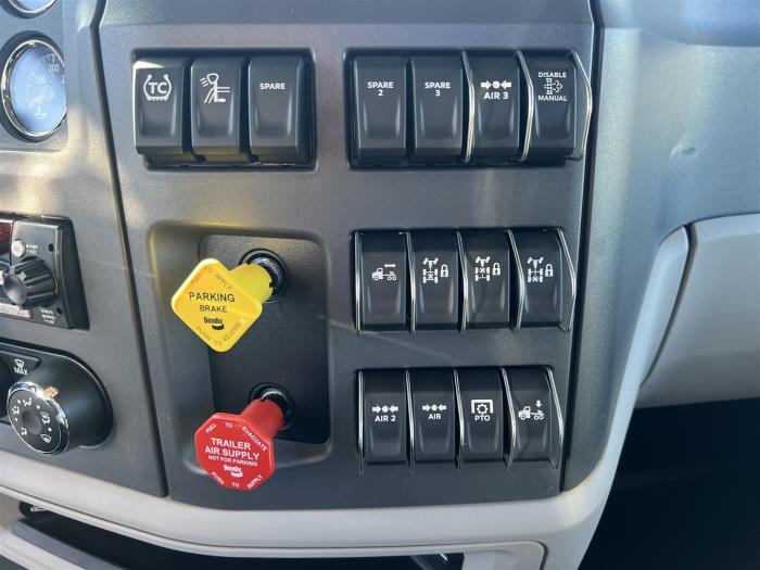 2027 Peterbilt 567 - image 21