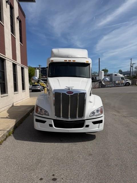 2023 Peterbilt 579-1
