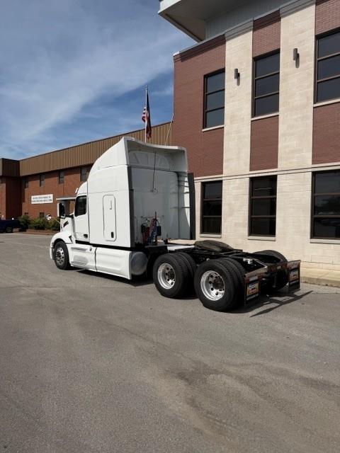 2023 Peterbilt 579-3