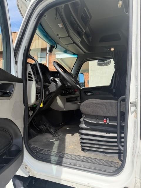 2023 Peterbilt 579-8