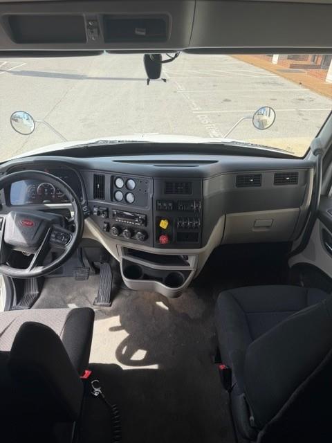 2023 Peterbilt 579-14