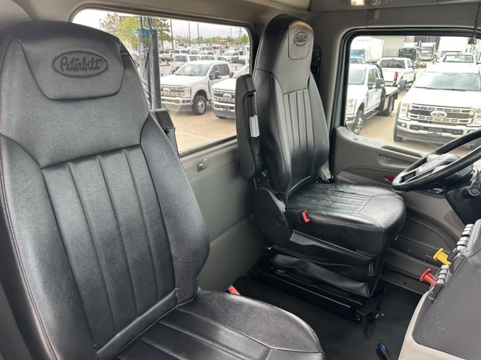 2021 Peterbilt 579-8