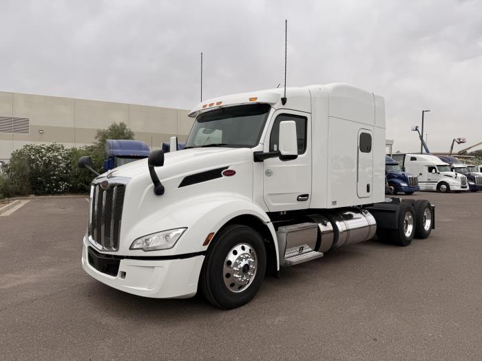 2022 Peterbilt 579-0