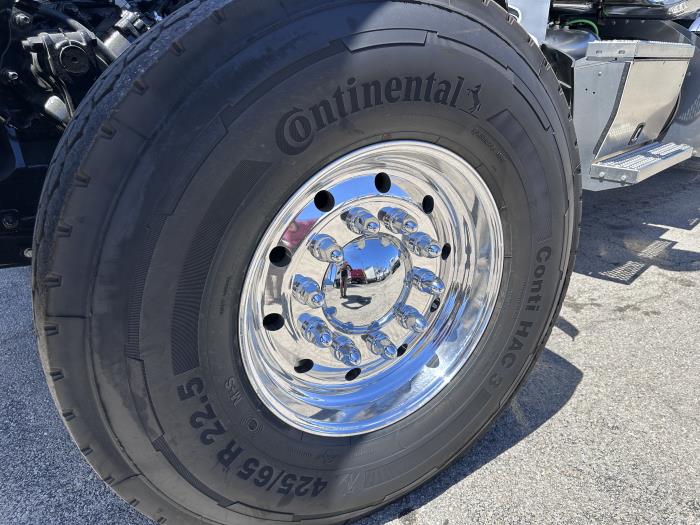 2027 Peterbilt 567 - image 11