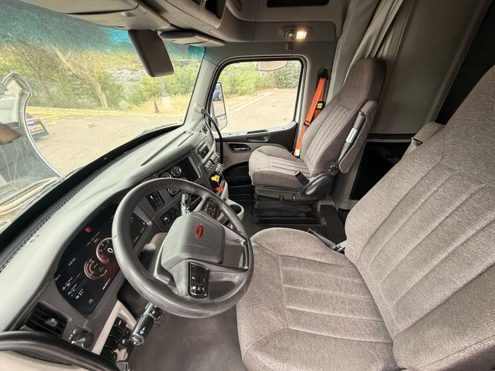 2022 Peterbilt 579-9