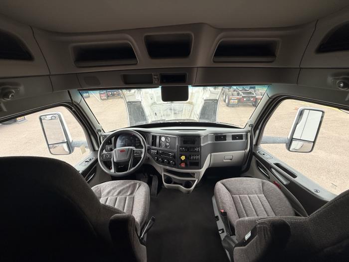 2022 Peterbilt 579-13
