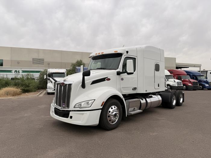 2022 Peterbilt 579-0