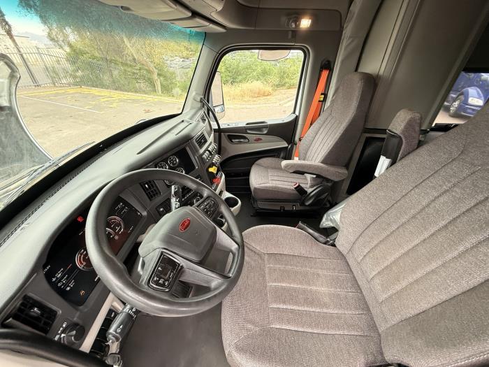 2022 Peterbilt 579-9