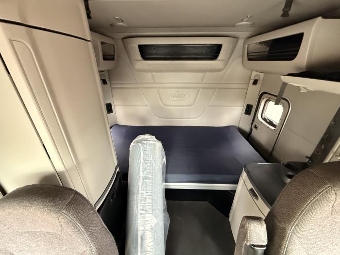 2022 Peterbilt 579-12