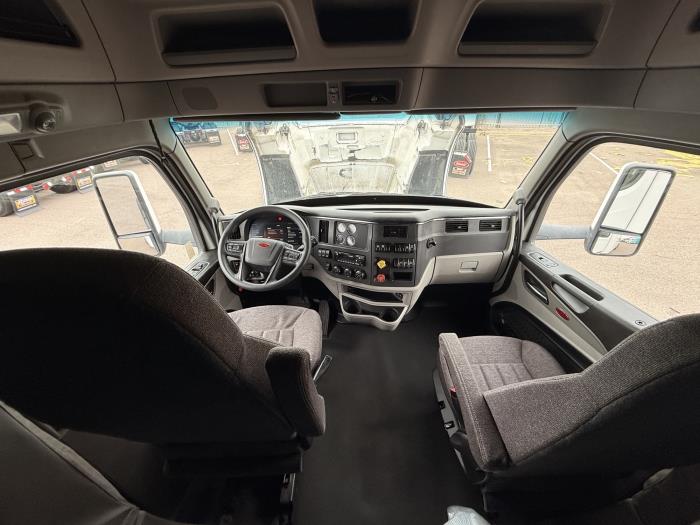 2022 Peterbilt 579-13