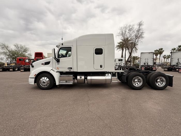 2022 Peterbilt 579 - image 3