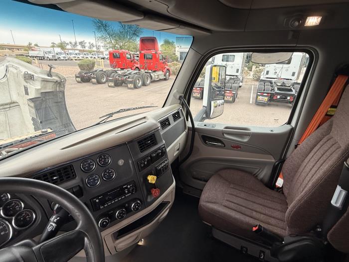 2022 Peterbilt 579 - image 13